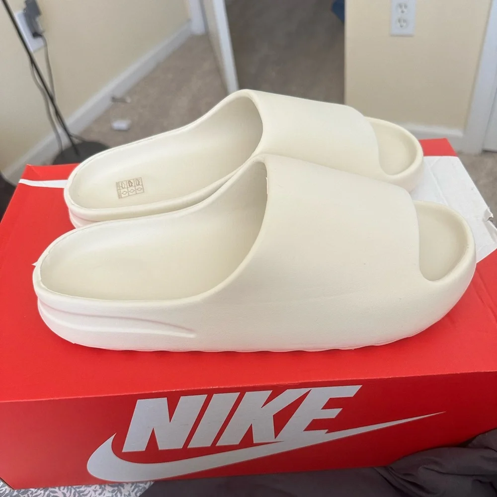Unlisted nwt cream